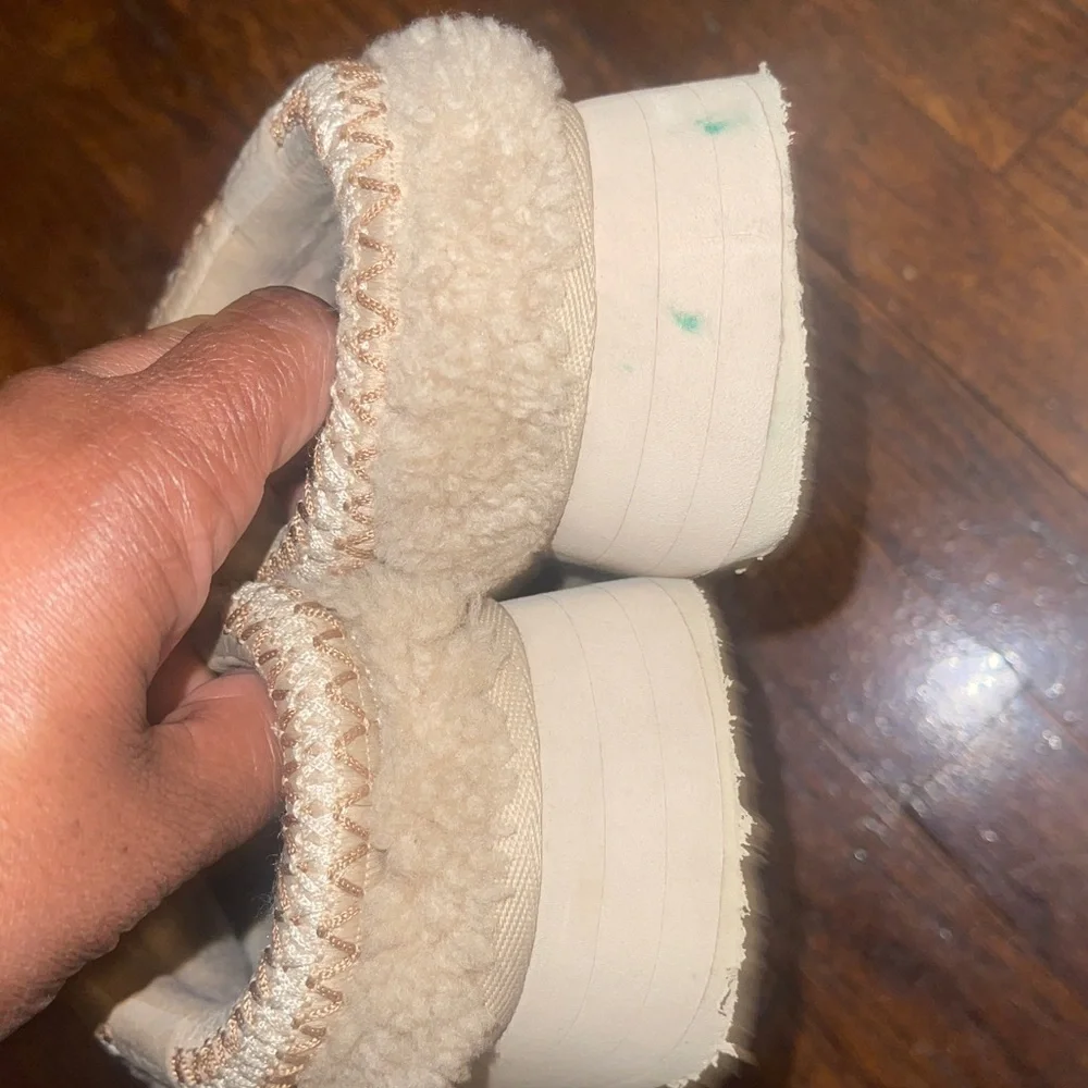 UGG Women's Tazz Maxi Curly slippers in a sand color Size 5